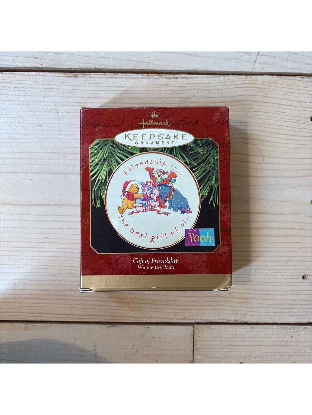 Hallmark Keepsake EUC Winnie the Pooh Gift of Friendship Christmas Ornament 1997